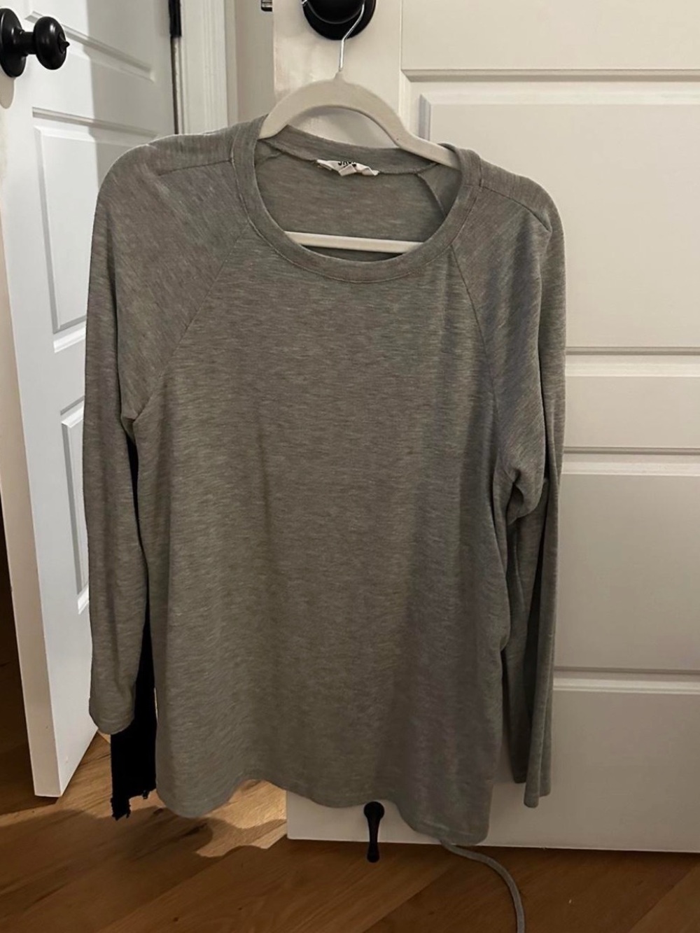 Women’s Lightweight Long-Sleeve Top